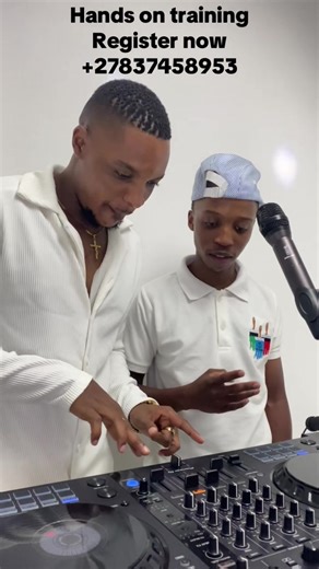 One on one training, registration still in progress, what’sap 27837458953. #amarider #djlessons #djclass #session #skills @Royal MusiQ @teamroyal @luu_2.0