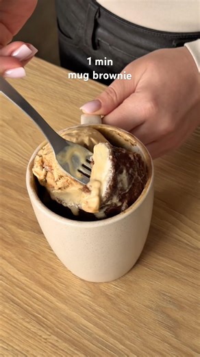 1 min mug brownie 🍫🍨 #brownie #mugcake #nesquik #quickrecipes #proteindessert