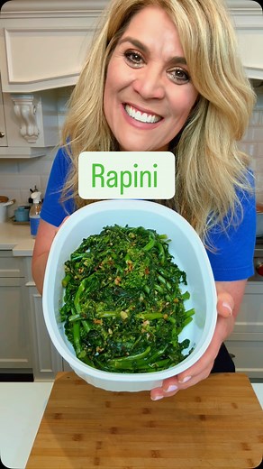 Rapini #rapini #cookedrapini #brocolirabe #cookingturorial #italiancooking Rapini 2 bulbs of Rapini 2 garlic minced 1 tsp red chilli pepper 4-5 tbsp olive oil plus some for drizzling Lemon zest 2-3 ounces water 1 tsp Salt or Salt to taste Cut the stems by trimming off the base of the stems of the rapini. Wash the rapini thoroughly in water and rinse a couple times. Dry in a colander. Heat the garlic and red pepper flakes in olive oil until you smell the garlc. Toss in the rapini, sprinkle with s