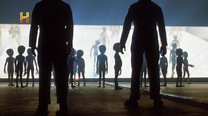 Desde las primeras teorías hasta las convenciones actuales, este video traza la evolución de la comunidad que apoya la idea de antiguos visitantes extraterrestres. Con testimonios de investigadores y entusiastas, se revela cómo esta creencia ha pasado de ser marginal a influir en la cultura popular y académica. 📺 Todo esto y más en tu pantalla de History #AlienígenasAncestrales | HISTORY