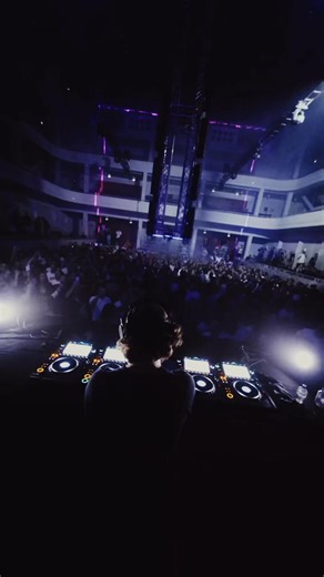 Goosebumps all over again. Spray took us by the hand and spun us into a trance 😵‍💫✨ Mark your calendars! On January 31st we're back in Muziekcentrum. Line-up reveal on Tuesday (04.11), presale starts on Thursday (06.11) at 19.00. Be ready. BASIC GROOVES SPECIAL 2026 | Basic Grooves