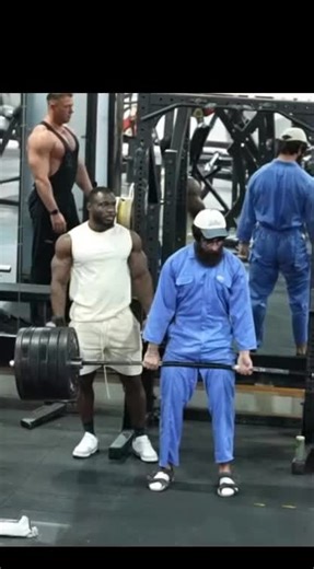 Muscular man is helping Anatoly #anatoly #help #uktiktok #unitedstates #america