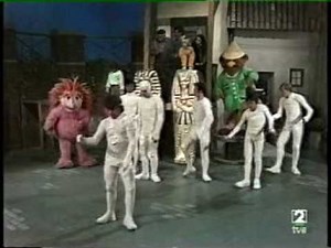Barrio Sésamo: Espinete, Ana, Chema y Don Pimpón - Baila Con Las Momias