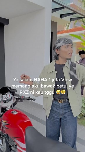 ZAIN ROSLI on Instagram: "Fuh dekat tiktok kemain eh gelakkan ojen , siap korang 1Million VIEW ade bran kah ? Memang ojen bawak betul ye motor RXZ ni jgn dicabar gue  @zarolzarif"