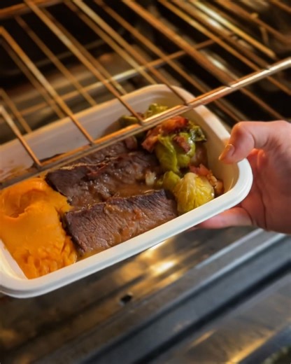 Skip the grocery store, prep and dishes. Get meals from award-winning chefs delivered weekly to your door. | CookUnity