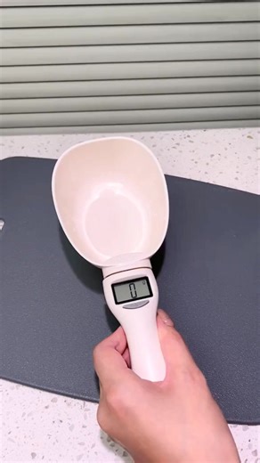 No more guessing when it comes to portions! Our Electronic Food Scale & Measuring Spoon gives you instant, reliable measurements with every scoop. From getting your recipes just right to managing your pet’s meal portions, this handy digital spoon keeps things simple and stress-free. ✨ Precision made simple. | Oh Bananas