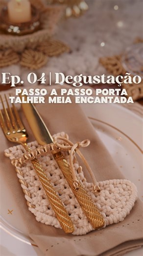 Estilo Calmo | Macrame Sofisticado on Instagram: "TUTORIAL GRATUITO - LEIA A LEGENDA 👇👇👇 👉 Escreva DG4 aqui nos comentários e faça sua inscrição para participar ⏰ Segunda-feira, às 20h, estreia o episódio 04 da série Degustação, para nossa Black Macramê Sofisticada Vitalícia. Nesse episódio você vai aprender o passo a passo do Porta Talher Meia Encantada🎄 uma peça coringa para enriquecer o seu catálogo e encantar seus clientes nas festas de fim de ano. Alé