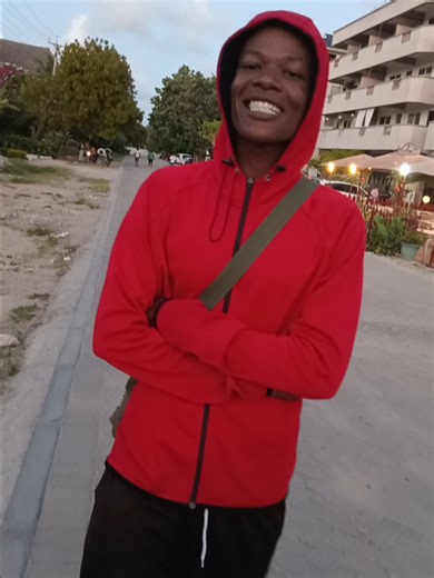 Titles: Viral Challenge Tips, Go Viral Fast, Challenge Yourself!Hashtags: #liveperformance, #musicfestival, #raye, #concertvibes