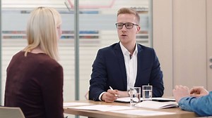 Expertentipps fürs Bewerbungsgespräch Wie Ihr bei Eurem Bewerbungsgespräch überzeugt? 🤔 Das wissen unsere Bosch HR-Experten Alexa und Nico – und geben Euch Tipps für ein erfolgreiches Vorstellungsgespräch. 😊👍 | Bosch Karriere