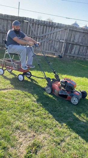 How i mow my grass 😮 #reelsvideo #mowing #fun #lawnmower #diymower #diy | Buildadadgarage
