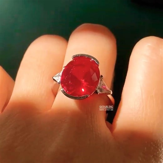 Sayabling 8ct Oval Cut Ruby Three Stone Engagement Ring