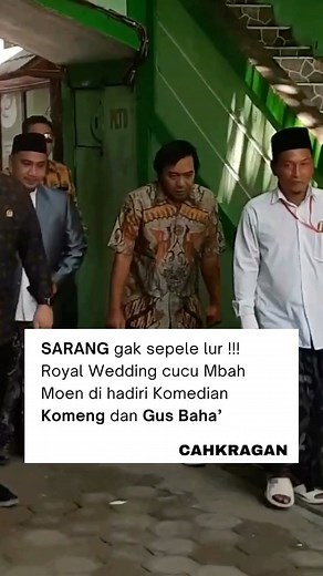 Rembangnesia on Instagram: "Sejumlah orang penting terlihat menghadiri pernikahan cucu Mbah Moen di Gondan, Sarang , Rembang pada Kamis 09 Mei 2024 . Ojo lali follow dan tag @cah.kragan yo lur !!! #cahkragan #rembang #sarang #komeng #gusbaha"