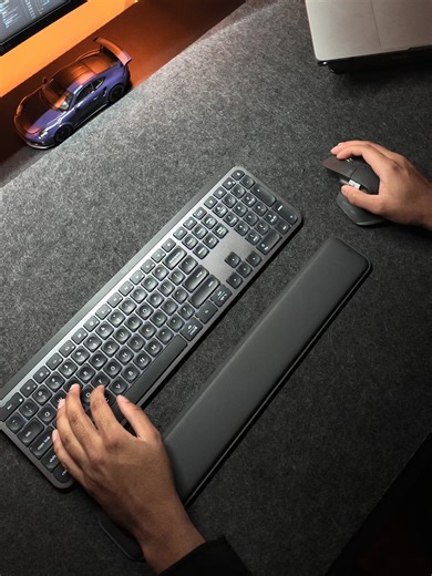 Life with the Logitech MX keys S and MX Master 3s #techtok #logitech#desksetup #productivity #programming
