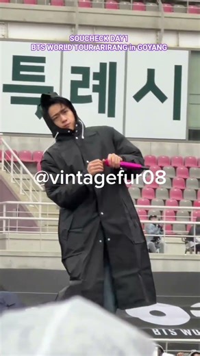 "Hooligan" Jin versi Kyuttt 😍😍 #BTSJIN #BTS_ARIRANG #BTS_WORLDTOUR_ARIRANG_GOYANG_D1