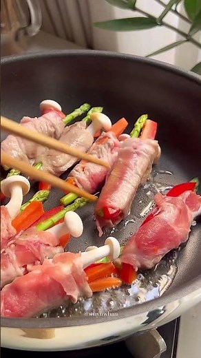 เมนูคนรักสุขภาพหมูพันผัก ผักด้านในแน่นๆ กินคู่กับ ซุปมิโซะ ทำง่ายแถมได้ประโยชน์อีกด้วย