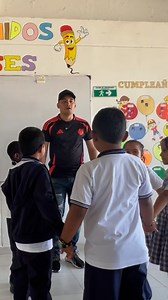 Con esta hermosa canción, aprendemos que hay muchas formas de saludar. ¡Y lo hacemos de manera divertida moviéndonos al ritmo! 🎶 ¡Saludar nunca fue tan entretenido! #dinamicas #educacioninfantil #escuelaprimaria #escuelapública #profesora #profesor #teacher #docente #profejames_ | ProfeJames