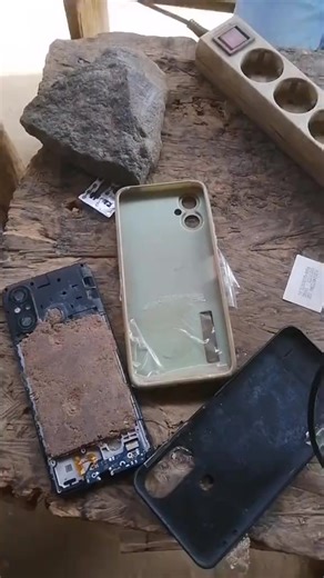 AÍ NACALA O QUE SE PASSA? 🤗🤗🤗 Jovem comprou MATOPE/ARGILA pensando que era telefone 🤣 _______ Siga a nossa página Vicente Moz Blog | Vicente Moz Blog