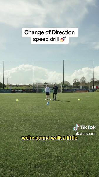 The ability to change direction at speed repeatedly will make you a better football. Do this drill 4-6 times inside 1 set. 30 seconds recovery after each rep. 2-3 sets. 2 minute recovery between sets. Lets go #changeofdirection #speedandagility #footballdrill #footballtraining #football #futbol