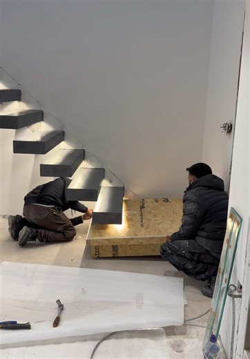 Modern Floating Stairs: A Stylish Home Improvement