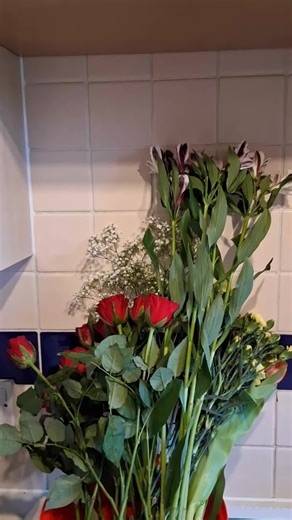 First official bouquet when I'm 30% through my short floristry course. Should I just stick to writing books? 🫣 #Floristry #beginnerflorist💐