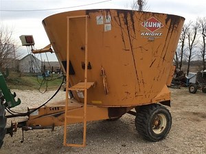 Kuhn-Knight 5135 Vertical Maxx Mixer Wagon | Agriculture