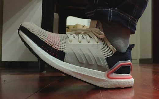 阿迪顶级跑鞋！ultra boost2019的极致软弹脚感！