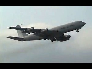 Boeing 707-300 NATO makes a loud and smokey low-pass in Hamburg! [AirClips]