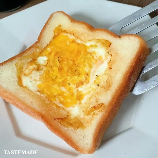 【超簡単】食パンをくり抜いて具材を乗せるだけ【贅沢トースト🍞】