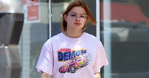 Ariel Winter's Legs on Full Display in Short Shorts: See Pics!