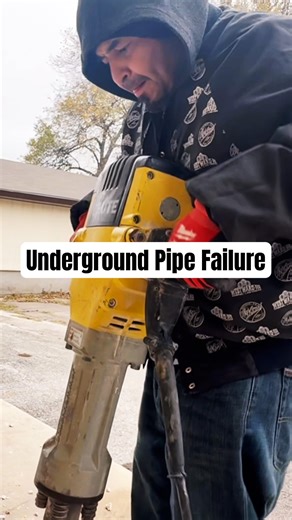 Breaking concrete to expose a failed pipe #burstpipe #leakypipe #brokenpipes #pipeprojects
