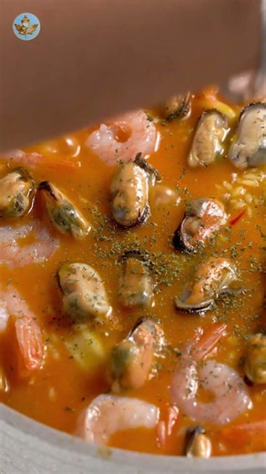 The EASIEST One-Pan Spanish Seafood Paella! 🦐🦑