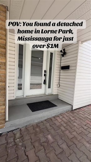 Lorne Park Detached Home Under $1M in Mississauga