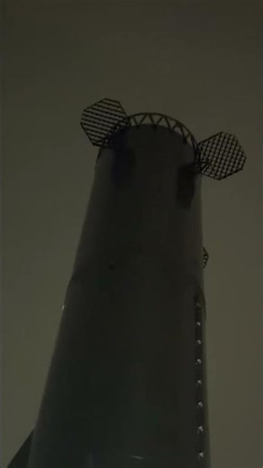 Super Heavy Booster 19 rolls out to the launch pad ahead of Starship Test Flight 12! #spacexstarship