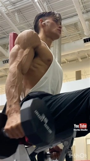Fitness Model Young Bodybuilding Shredded Muscle Bicep Pump Will Smiley Styrke Studio #aesthetic