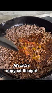 🚀 Copycat Taco Bell Cheesy Gordita Crunch in just 30 min! Soft flour tortilla melty cheddar crunchy taco shell juicy, taco-seasoned ground beef = the ultimate week-night flavor bomb 🌮💥 🛒 INGREDIENTS (save for later!) Ground beef, taco seasoning, salsa, water, hard taco shells, shredded cheddar cheese, small flour tortillas, shredded lettuce, sour cream, ranch seasoning mix, mayonnaise, hot sauce 💡 Pro tip: melt cheese between the tortilla & shell for that signature “gooey glue,” then drizzl