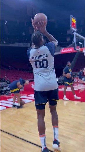 Bennedict Mathurin Drills Look-Away Three During Shootaround in Houston | Indiana Pacers