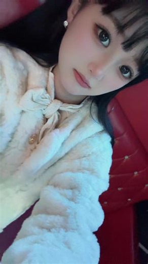 卖萌和装逼都好累 我就站在这里呼吸两下 你自己爱上我 行不#