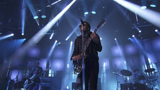 40K views · 668 reactions | «Fly Away» —en español: Vuela— es el cuarto sencillo del álbum 5 del cantante estadounidense Lenny Kravitz, lanzado en 1998. La canción fue escrita por Kravitz. La canción lideró las listas de Mainstream Rock y Modern Rock Tracks, ambas de la revista Billboard de los Estados Unidos. | Videos Musicales Solo En Hd | Facebook