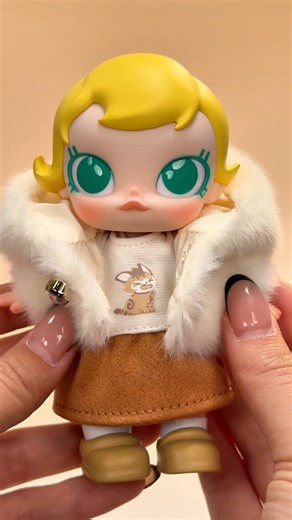 POP MART North America on Instagram: "BABY MOLLY WINTER FIT CHECK SERIES VINYL PLUSH PENDANT BLIND BOX Winter has officially arrived, and Baby Molly is absolutely refusing to blend in. Bundled up and ready to serve looks, she’s stepping out as the fashionista she knows she is. Switching up her interchangeable jackets to match every mood, moment, and adventure. ✅ Available 12/19 *Contact your local POP MART store in our linkinbio for availability! #POPMARTUS #babymolly #blindboxes #collectibles #