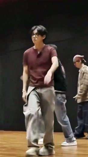V's Best Dance Practice Outfits We Can't Forget 🤩 #Taehyung #Shorts