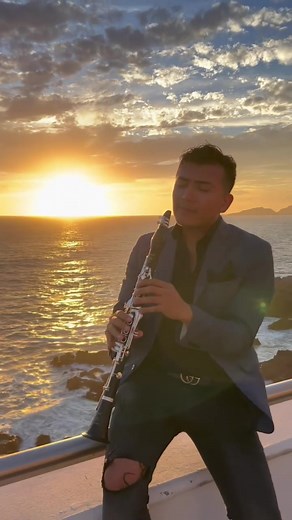 62K views · 2.5K reactions | #Reels #romanticism #Clarinete #musically #saxophonemusic #saxofón #AUMusic #saxophone #saxophoneplayer #music | AU Music Sax/ Ausencio Juárez | Facebook
