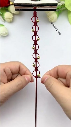 Anyone who watches can learn how to braid ropes. Simple braiding bracelet tutorial. Bracelet bra