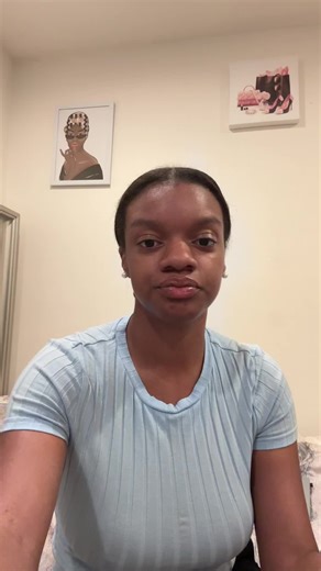 If you’re in a creative field create a portfolio! It’s really helpful so people can see the level and quality of your work. 💯 #college #collegeadvice #college101 #collegetalkswithambitious