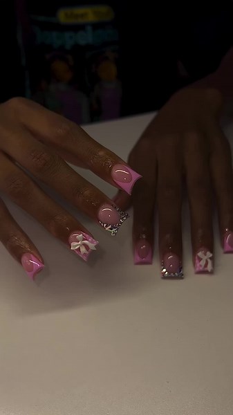 Stylish Short Pink Nail Trends to Try This Week