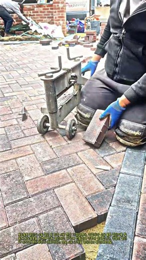 보도블록 수동 절단기 정밀 절단 작업 및 바닥 맞춤 조적 시공 #worker #process #pavingstone #masonry #jobsite