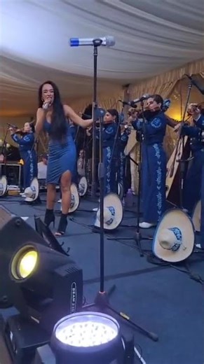 Cantando Hermoso Cariño en #mexico con #mariachi