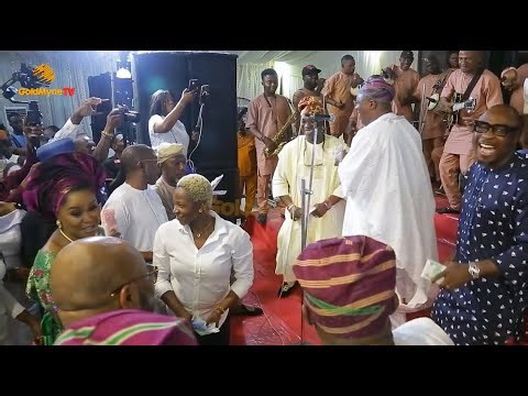 K1 DE ULTIMATE JOLLY WITH TOP PERSONALITIES ON STAGE, WOWS FANS WITH SWEET TALAZO