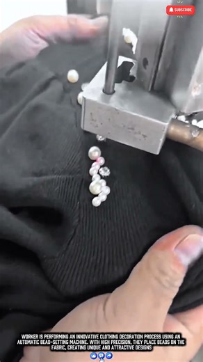 Worker Fashion Innovation Makes Clothing Painting Job Easy Work with Automatic Beading Machine