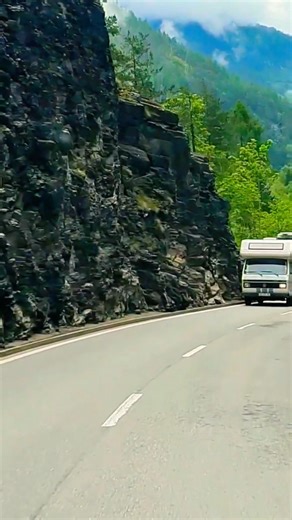 Driving Through the Italian Alps 🇮🇹🏔️😳 | Unreal Mountain Views