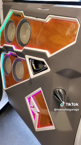 She's as ready as any Astro Van has ever been for the Rick Ross car show😎 #lownotesgarage #rockfordfosgate #astrovan #caraudio #wall #demo #phantomgrille #led #rickross